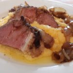 Brasato di carne con polenta e cipolla caramellata – Braised meat with polenta and caramelized onion